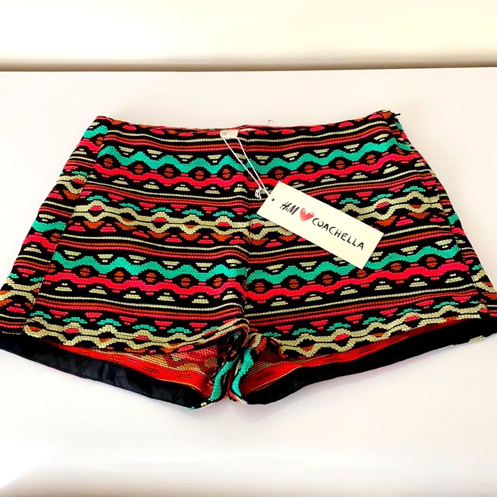 Coachella styled fitted shorts! Side Zip/ button short shorts, beautiful fabric.